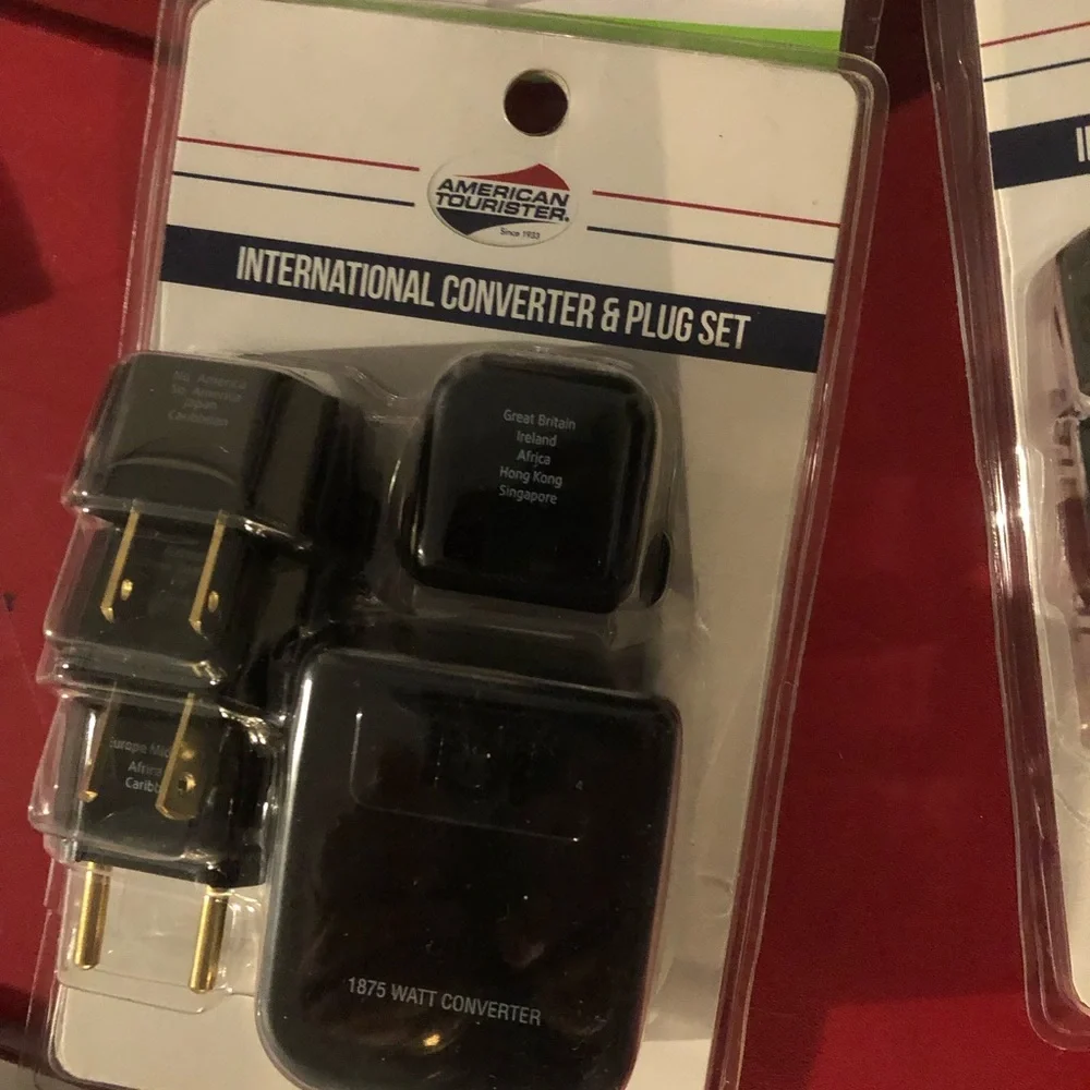 American Tourister Black International Converter & Plug Kit